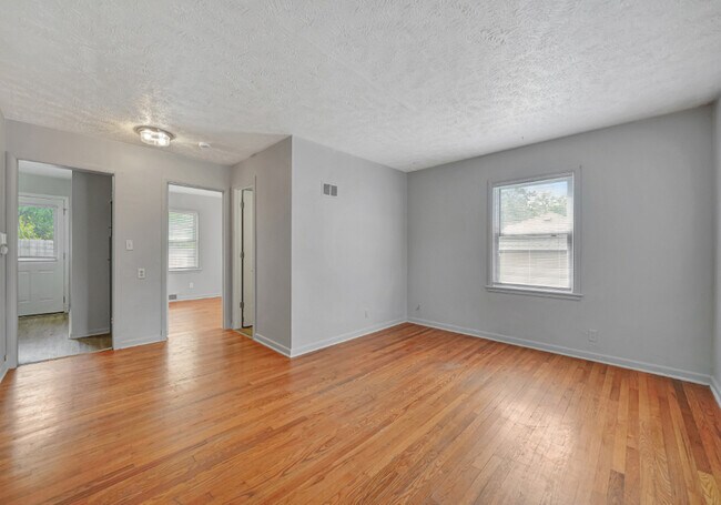 Building Photo - 1350 S 35th St