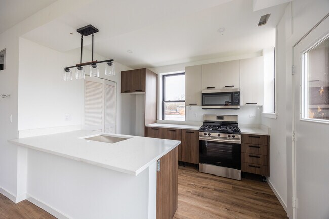 Foto del edificio - 4410 N Greenview Ave
