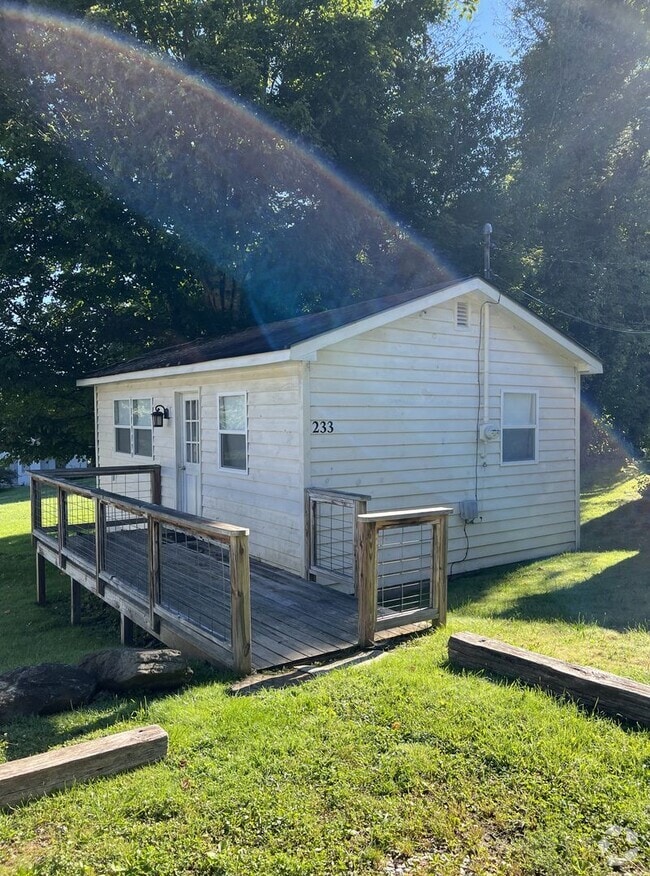 Building Photo - 233 Ice Plant St
