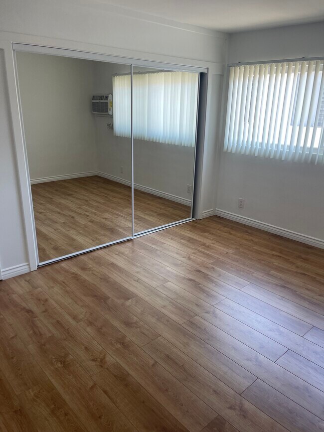 Building Photo - 4304 W 4th St