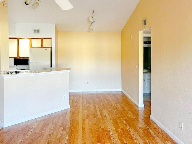 Building Photo - 12400 Vista Isles Dr