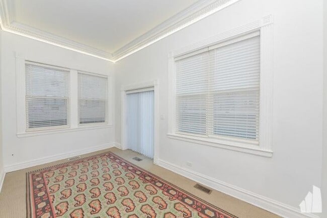 Photo - 3 bedroom in Chicago IL 60657 Apartment