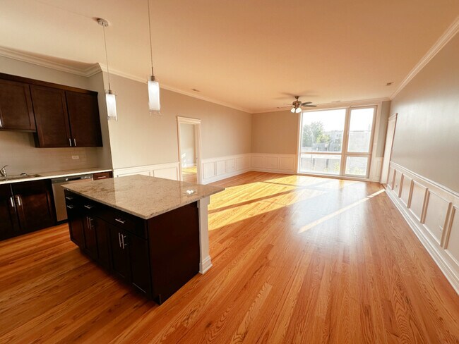Foto del edificio - 520 N Western Ave