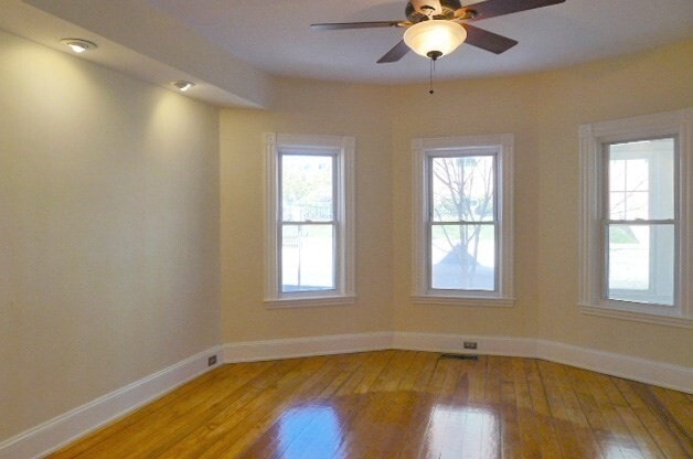Building Photo - 155 Oak St