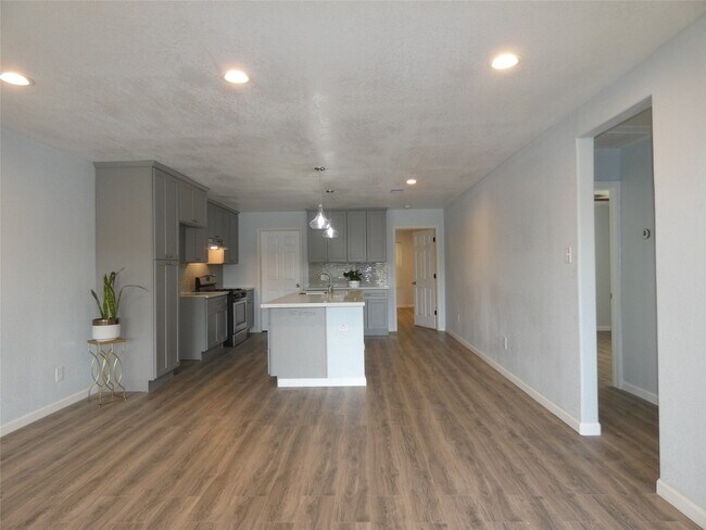 Foto del edificio - 8215 Canyon St