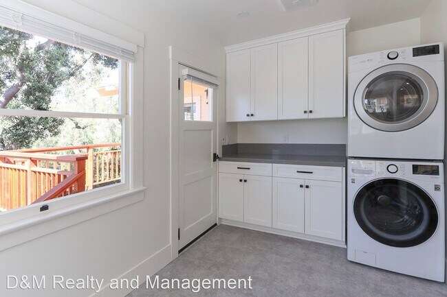 Building Photo - 3 br, 1 bath House - 3924 Alameda Place