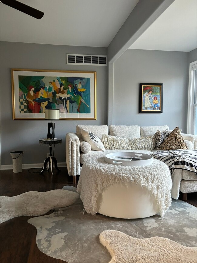 Living Room - 1445 N Breezeland Rd