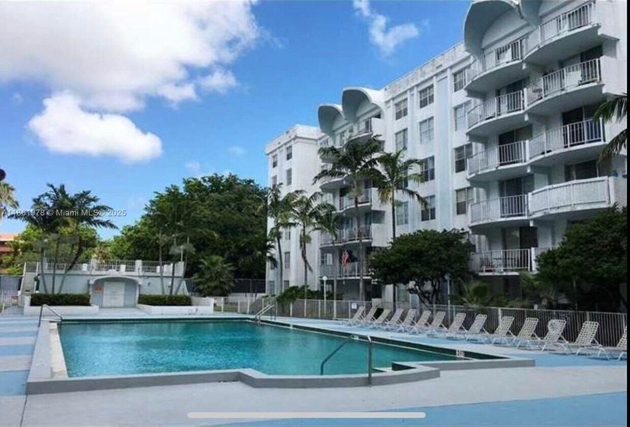 Foto principal - 492 NW 165th St
