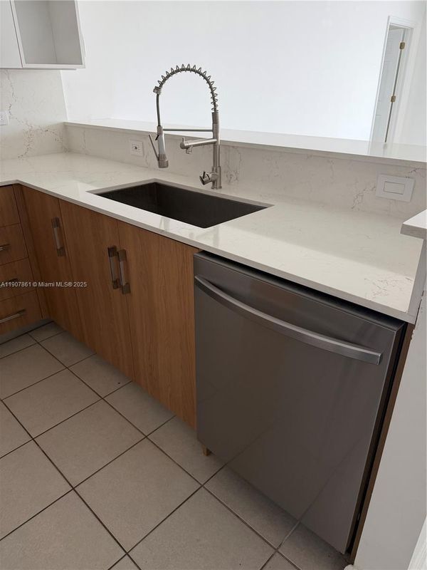 Foto del edificio - 140 S Dixie Hwy