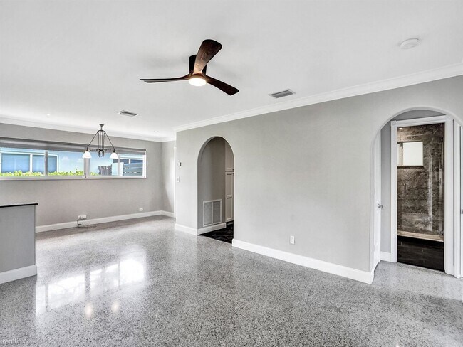 Building Photo - 3 br, 2 bath House - 4620 NE 5th Ter