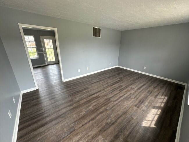 Building Photo - 144 Bigwood Ct