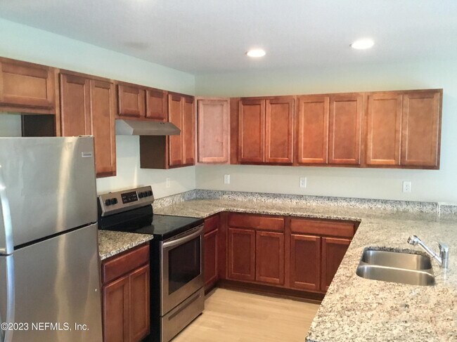 Building Photo - 9488 Thorn Glen Rd