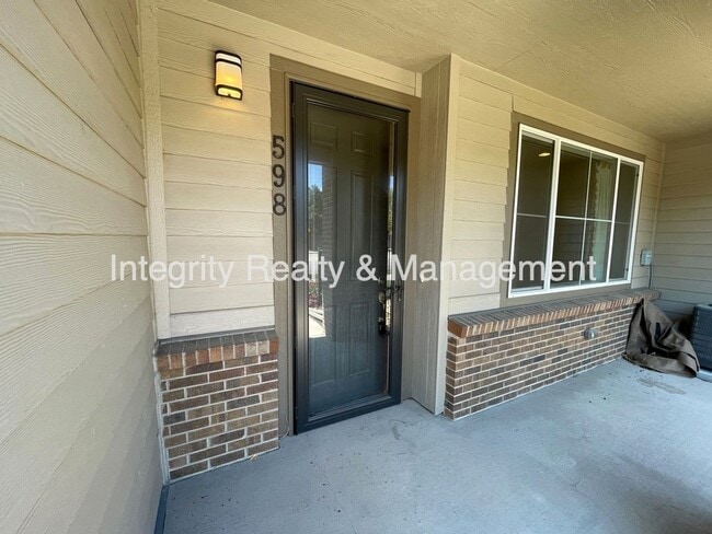 Building Photo - 598 E Dry Creek Pl