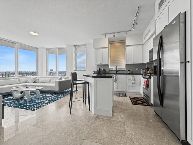 Foto del edificio - 1755 E Hallandale Beach Blvd