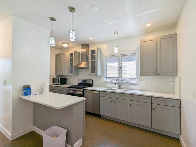 Building Photo - 108 W Quincy St