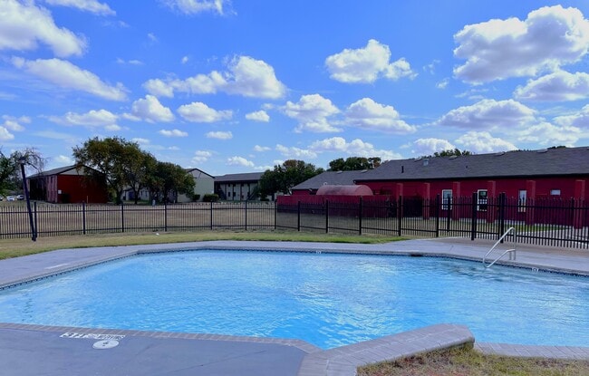 Building Photo - 1800 Primrose Dr