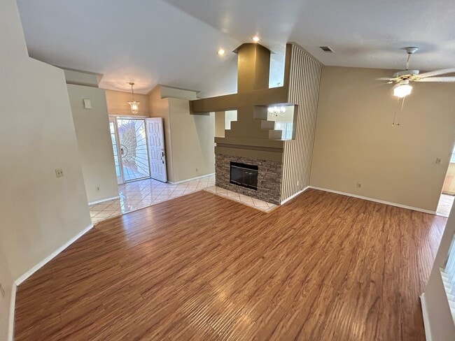 Building Photo - Beautiful Single Story 3Bed/2Bath Residence located in Centennial Hills/Northwest Area