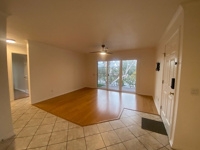 Building Photo - Charming 2 Bed, 2 Bath Carlsbad Condo