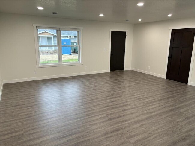 Foto del edificio - 16921 12th St