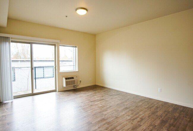 Foto del edificio - Great 1 Bdr w/Washer/Dryer and Private Balcony!