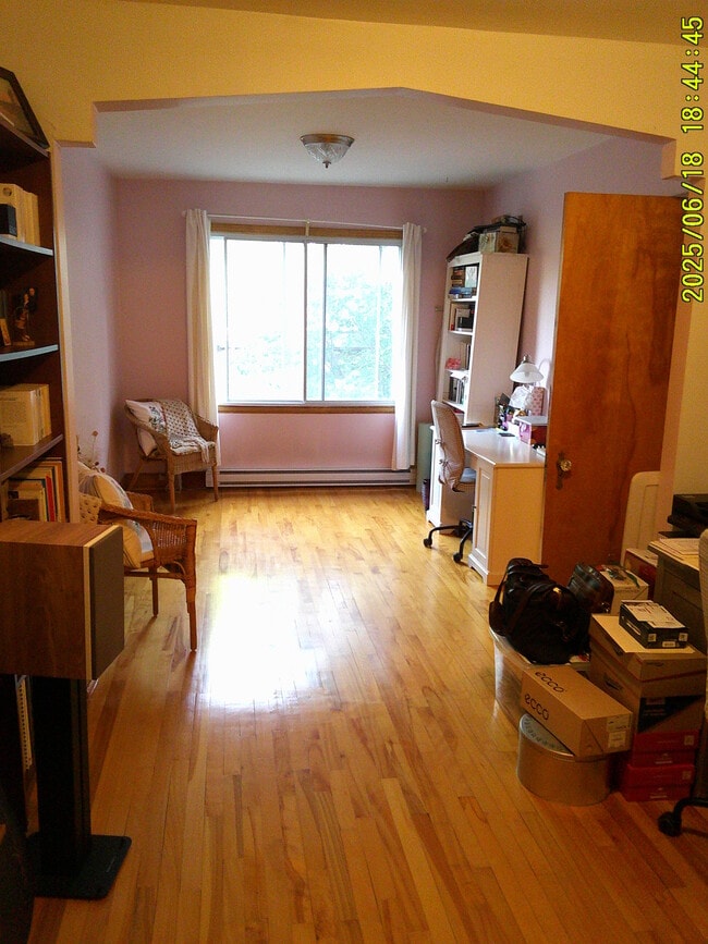 Building Photo - 5643 Av 18E