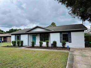 Building Photo - 1305 Heatherwood Cir