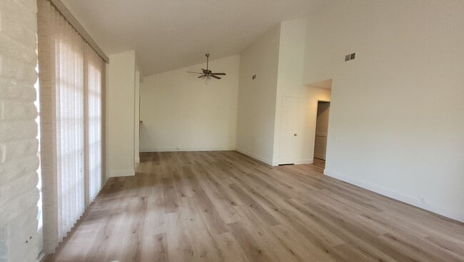 Building Photo - 2 bed 2 bath centrally located in Rancho B...