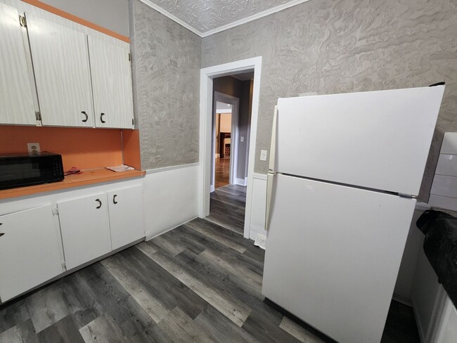 Building Photo - 4 Bedroom Single Family Home!