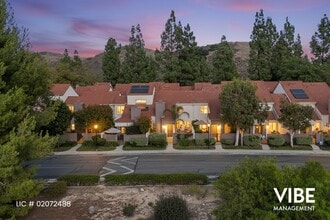 Building Photo - 1009 Via Colinas