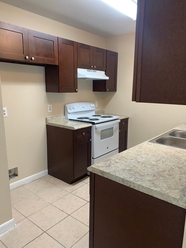 Building Photo - 208 Hunters Ln