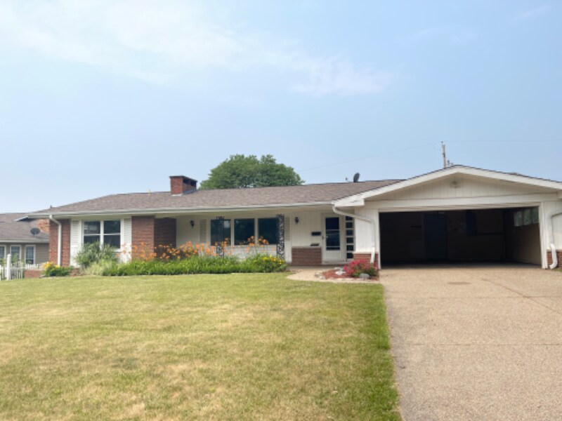 Primary Photo - 4319 N Woodview Ave