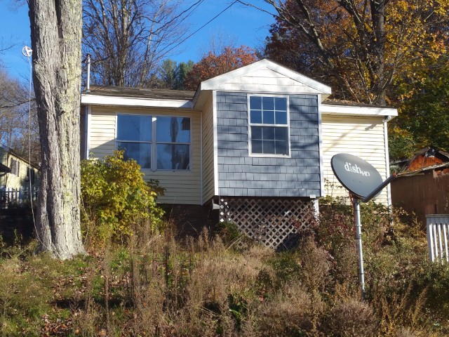 Building Photo - 245 Lake Rd