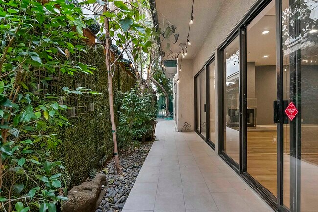 Building Photo - 1201 LARRABEE St