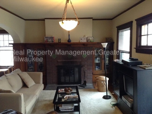 Foto del edificio - 3002 N Frederick Ave