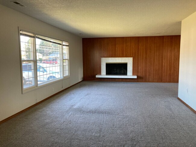 Building Photo - 205 Davenport St
