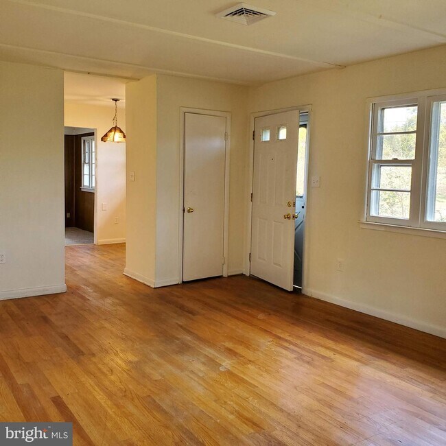 Building Photo - 8614 Linton Hall Rd