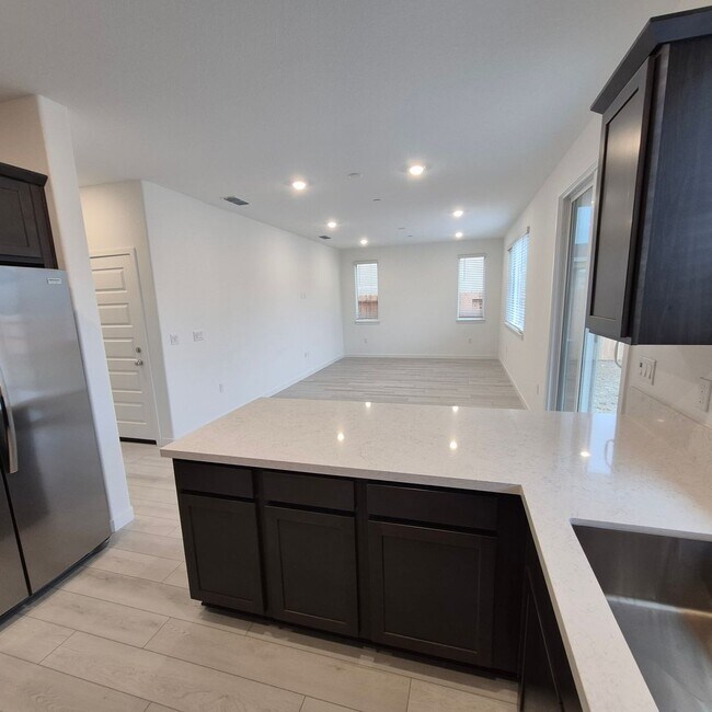 Foto del edificio - Brand New 4 Bedroom Home in Lennar's Cyan Community