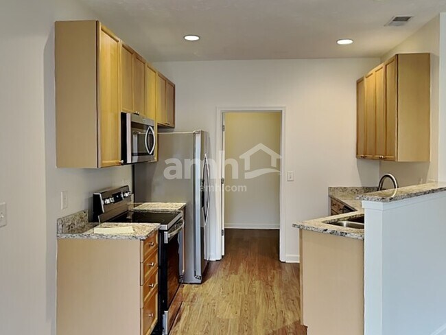 Foto del edificio - 432 Creekside Ln