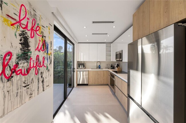Foto del edificio - 900 W 47th Ct