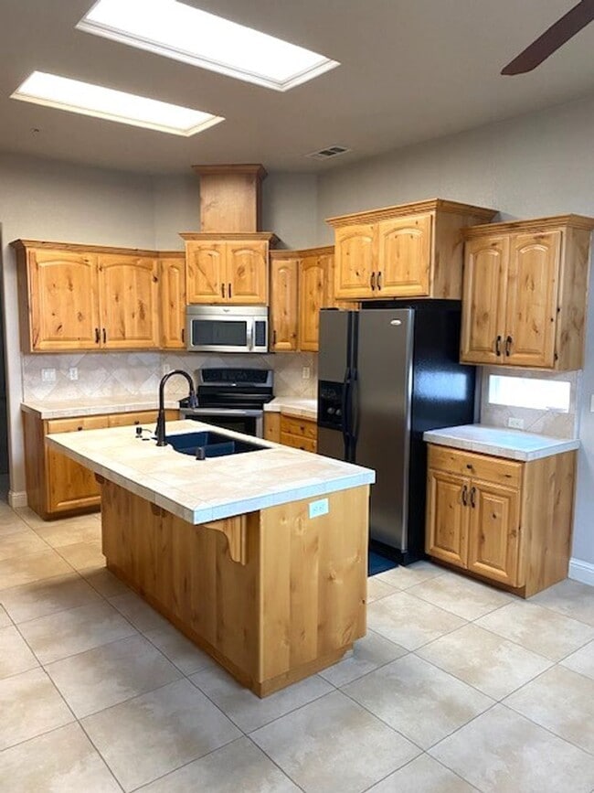 Building Photo - Custom Home in Tuscany Villas 50+ Community!!