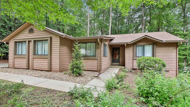 Foto del edificio - Charming 3 Bed / 2 Bath Furnished Ranch in One of Peachtree City's Most Scenic Settings