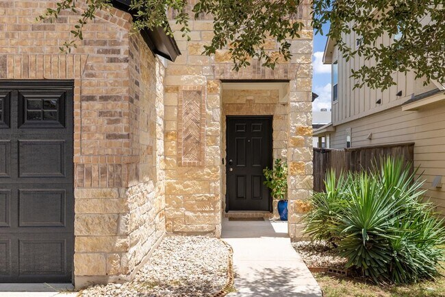 Foto del edificio - 5317 Gooding Dr