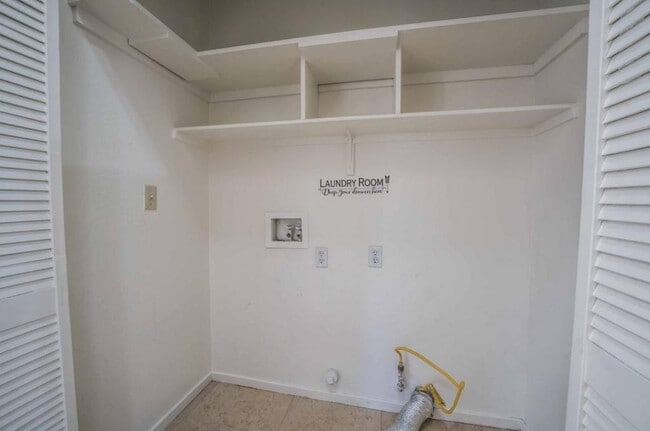 Foto del edificio - 6617 Lund Dr