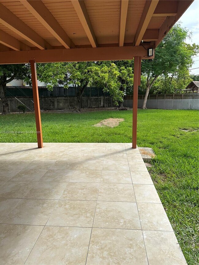 Foto del edificio - 9591 SW 9th Terrace