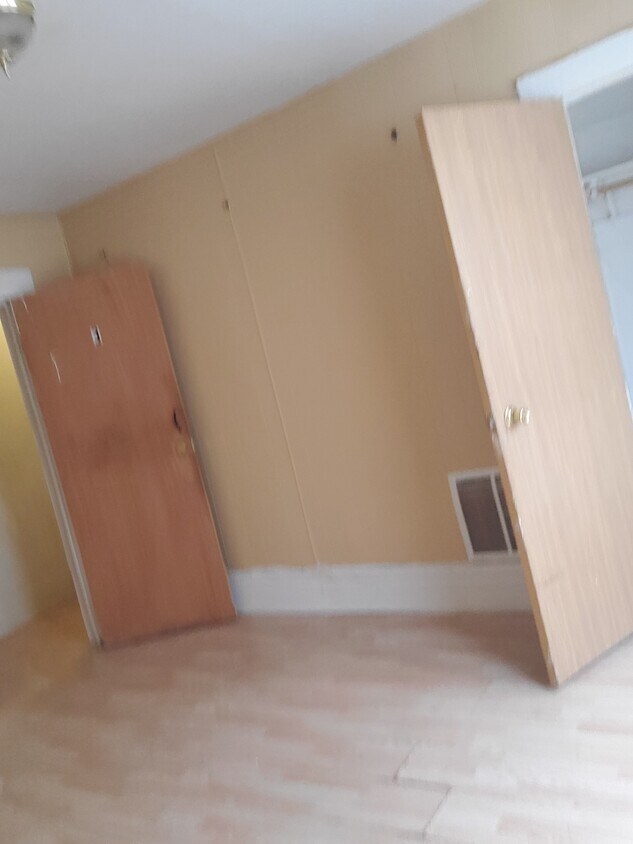 2 bedroom apartment . 1500 a month you pay no utilities/no credit checks. - 406 3rd Ave