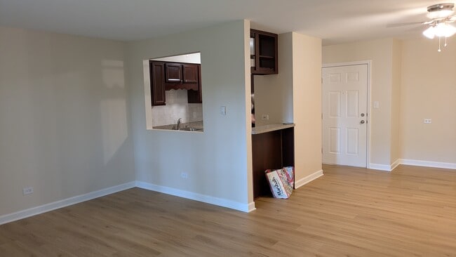 Building Photo - 2422 N Kennicott Dr