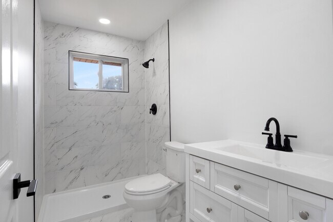Building Photo - 516 Neff Ln