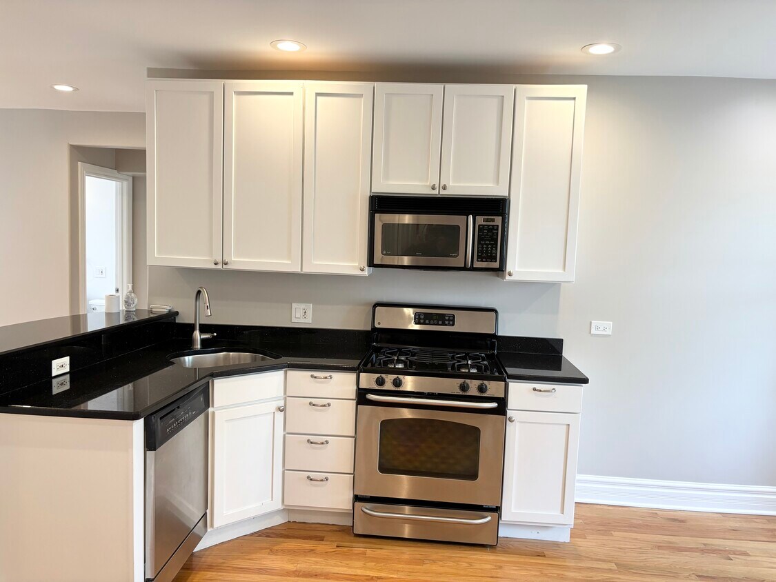 Foto principal - 3851 N Kedvale Ave