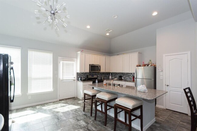Building Photo - 15123 Monaltrie Dr