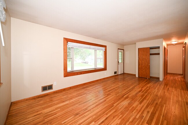 Foto del edificio - 2502 24th Ave NW